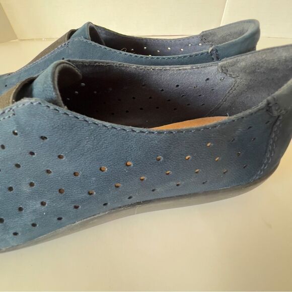 Clarks Womens Soft Cushion Blue Perforated Comfort Slip On Loafers Size 8.5 - Picture 4 of 6
